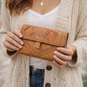 Vintage Hand Tooled Med Leather Wallet Boho Western Style